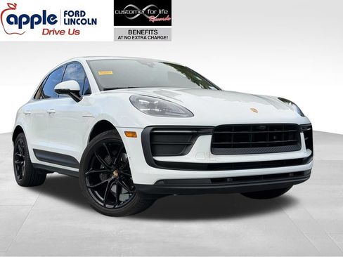Used 2022 Porsche Macan AWD/4WD image 1