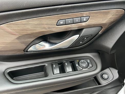 Used 2022 GMC Terrain Denali w/ Denali Premium Package image 16