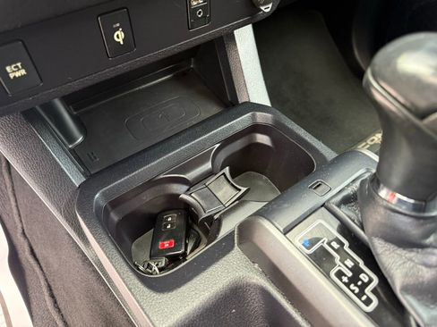 Used 2017 Toyota Tacoma TRD Sport w/ Tow Package (A/T) AWD/4WD image 25