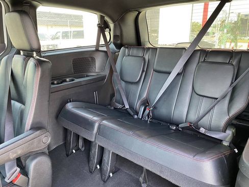 Used 2019 Dodge Grand Caravan GT FWD image 18