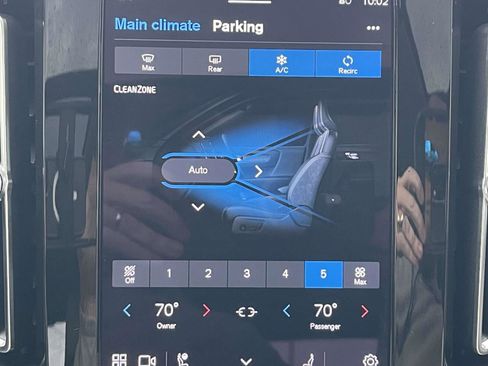 Certified 2023 Volvo XC40 B5 Ultimate w/ Climate Package image 28