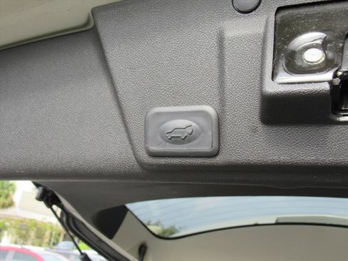 Used 2014 Chevrolet Traverse LTZ image 33