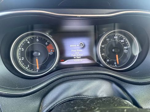 Used 2019 Jeep Cherokee Limited FWD image 16