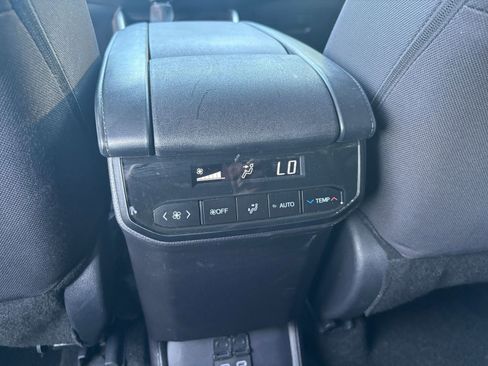 Used 2025 Toyota Highlander LE FWD image 24