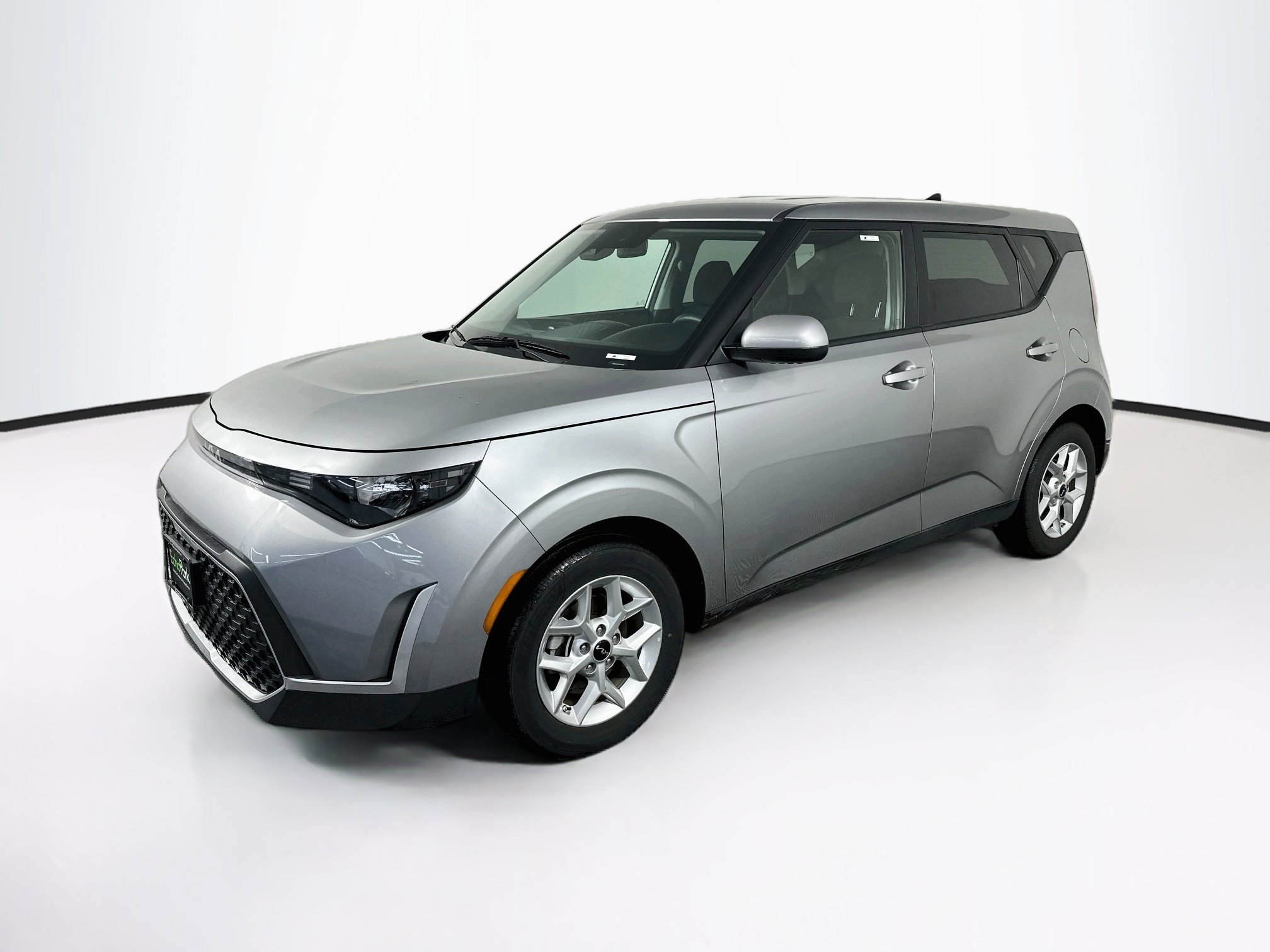 Used 2025 Kia Soul LX w/ LX Technology Package FWD image 3