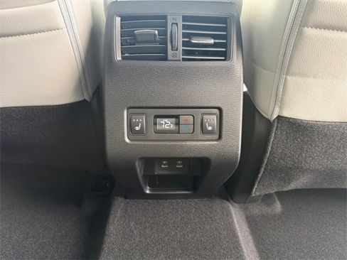 New 2025 Mitsubishi Outlander SEL image 28