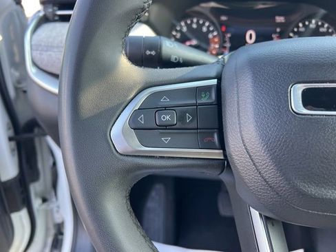 Used 2023 Jeep Compass Latitude image 14