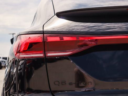 New 2027 Audi Q6 e-tron Premium AWD/4WD image 12