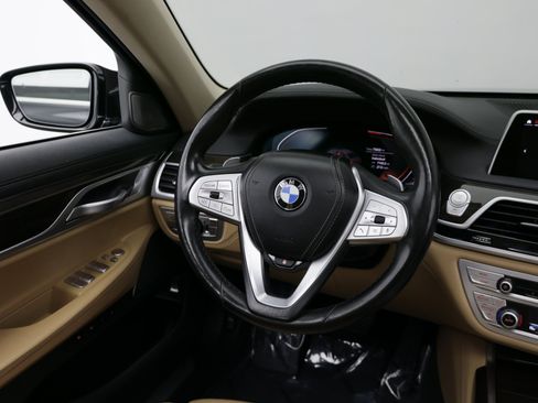 Used 2022 BMW 740i w/ Premium Package RWD image 33