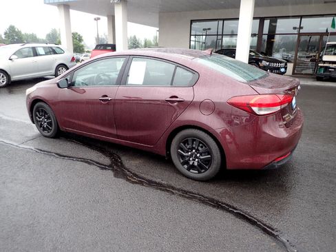 Used 2018 Kia Forte LX image 3