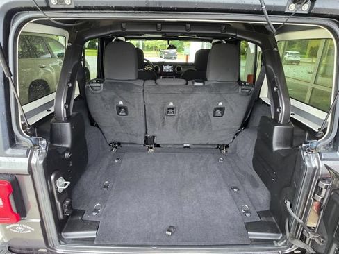 Used 2019 Jeep Wrangler Unlimited Sahara w/ Safety Group AWD/4WD image 12