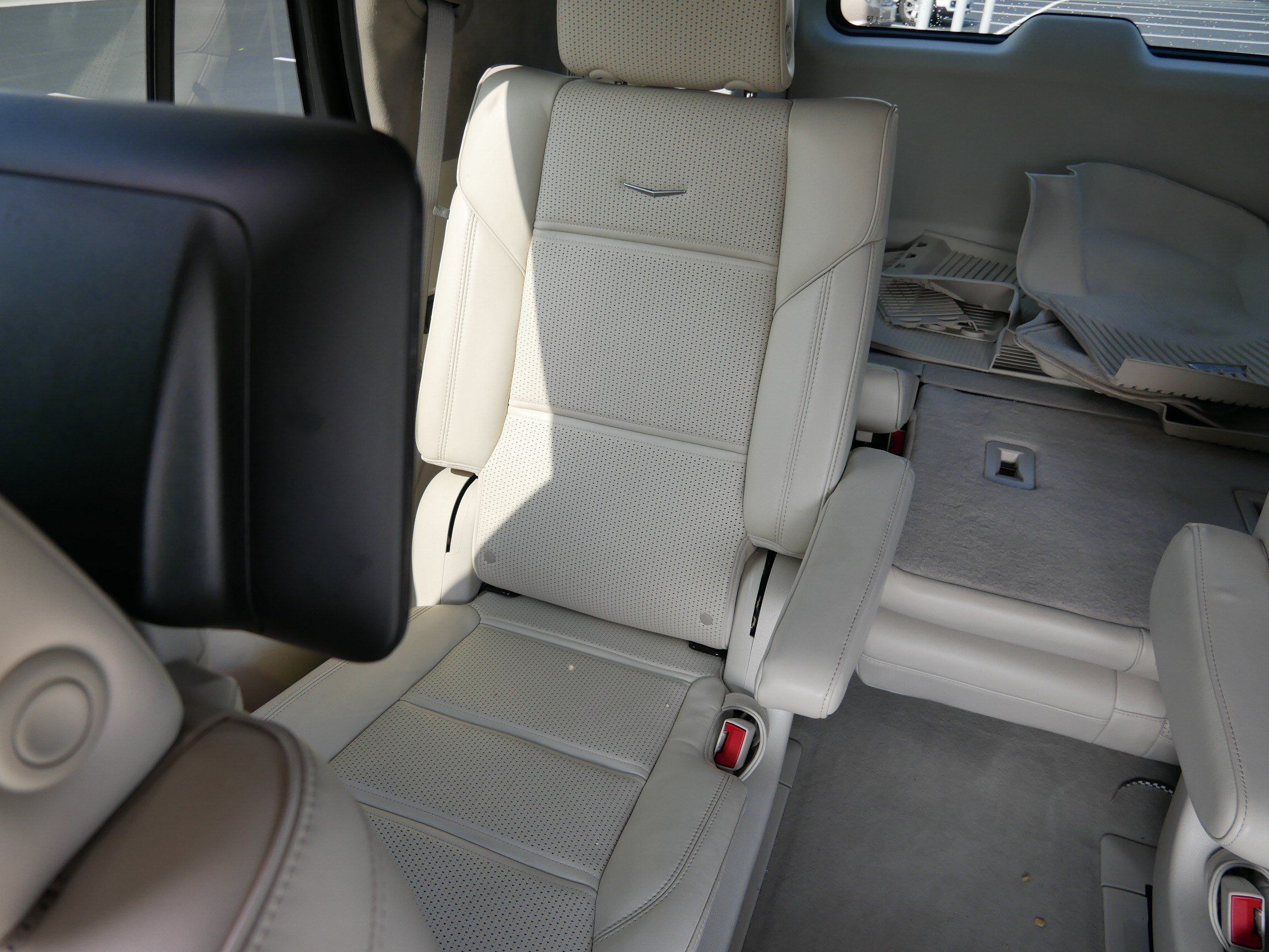 Certified 2024 Cadillac Escalade Sport Platinum w/ LPO, ONYX Package AWD/4WD image 12