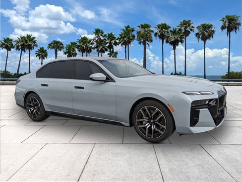 Used 2025 BMW 740i 740i image 2