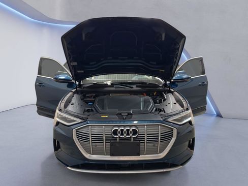 Used 2019 Audi e-tron Prestige w/ Prestige Package image 9