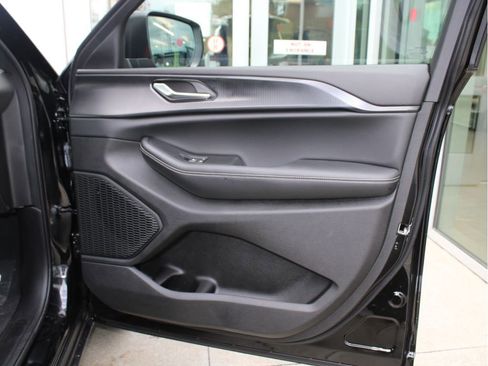 New 2025 Jeep Grand Cherokee Laredo X w/ Luxury Tech Group I image 33