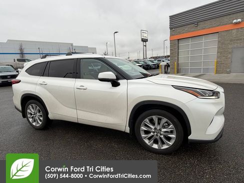 Used 2021 Toyota Highlander Limited image 13