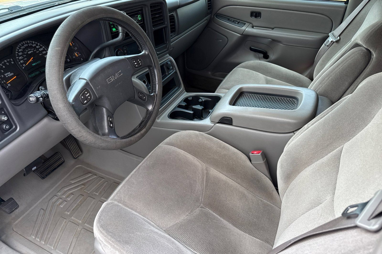 Used 2005 GMC Yukon SLE AWD/4WD image 10