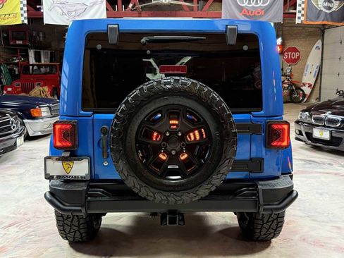Used 2016 Jeep Wrangler Unlimited Sahara AWD/4WD image 8