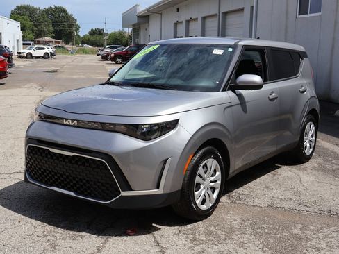 Used 2025 Kia Soul LX FWD image 3