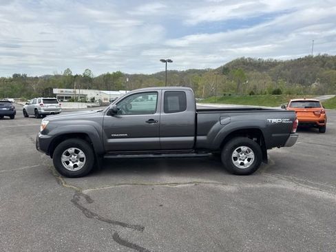 Used 2014 Toyota Tacoma 4x4 Access Cab V6 w/ TRD Off-Road Package image 5
