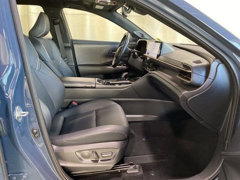 Certified 2026 Toyota Crown AWD/4WD image 9