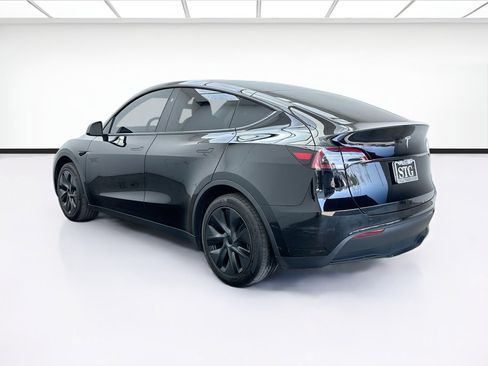 Used 2024 Tesla Model Y 2WD image 6