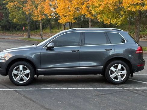 Used 2011 Volkswagen Touareg Sport AWD/4WD image 2