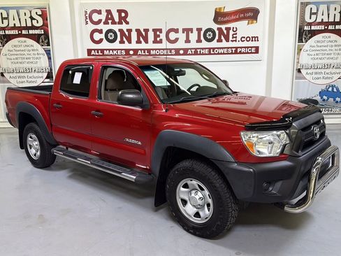 Used 2015 Toyota Tacoma PreRunner image 2