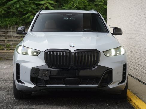 Used 2024 BMW X5 xDrive40i w/ M Sport Package AWD/4WD image 10