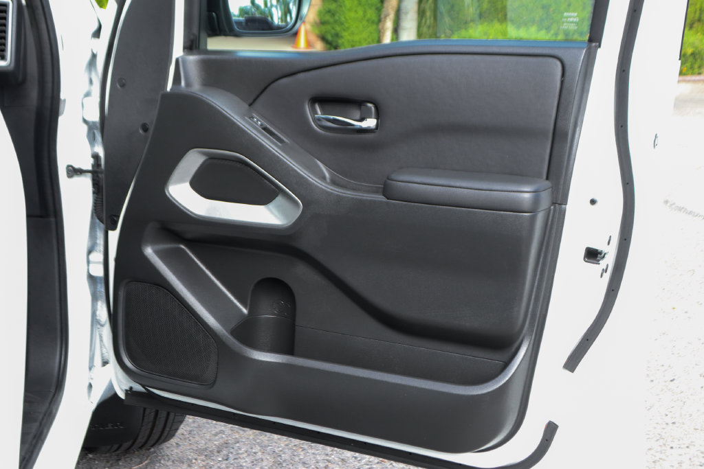 Used 2024 Nissan Frontier SV w/ SV Convenience Package RWD image 35