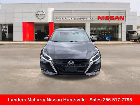Used 2024 Nissan Altima 2.5 SV FWD image 11