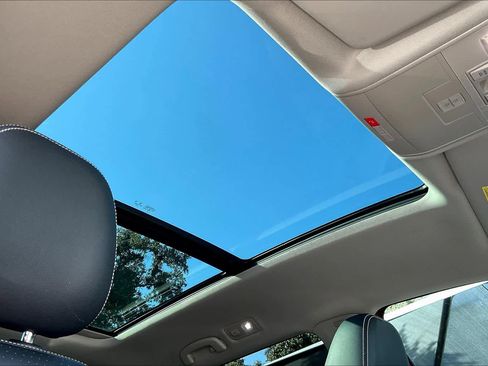 Certified 2023 Volkswagen Atlas SE image 14