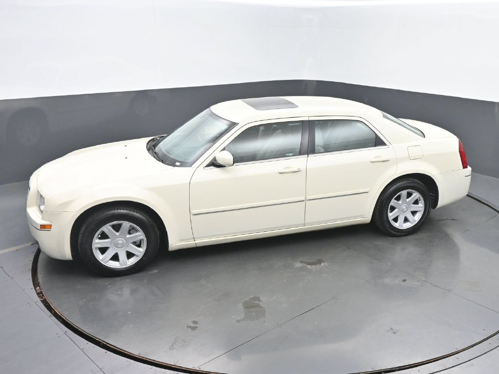 Used 2005 Chrysler 300 Touring w/ Sound Group RWD image 33