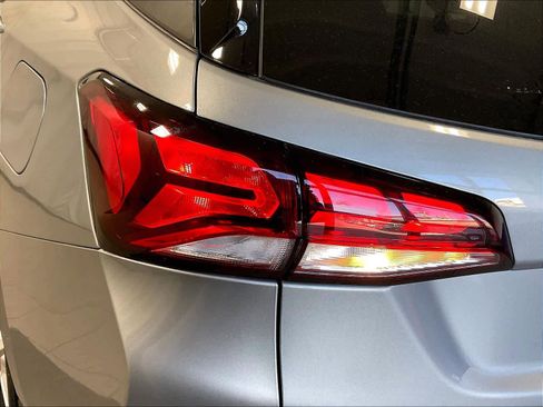 Used 2023 Chevrolet Equinox LT image 33