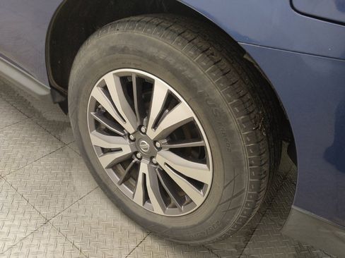 Used 2018 Nissan Pathfinder SV FWD image 31