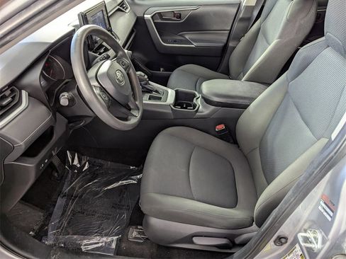 Used 2022 Toyota RAV4 LE image 11