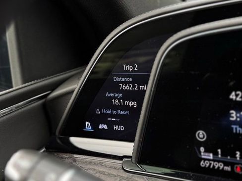 Used 2021 Cadillac Escalade Premium Luxury AWD/4WD image 24