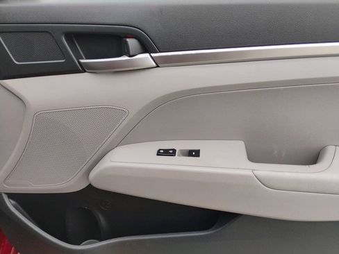 Used 2019 Hyundai Elantra SE image 34