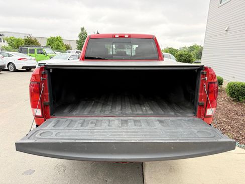 Used 2018 RAM 1500 SLT AWD/4WD image 45