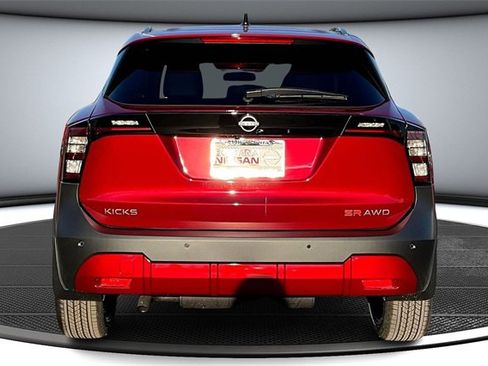 New 2026 Nissan Kicks SR w/ Cold Weather Package image 4
