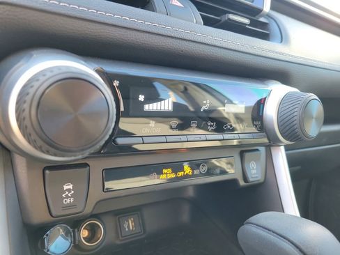 Used 2025 Toyota RAV4 LE image 20