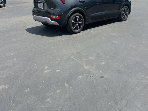 Used 2025 Kia Niro LX FWD image 6