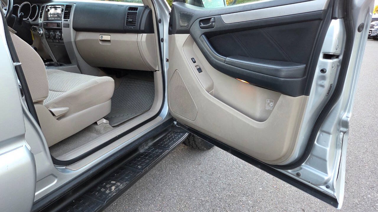 Used 2007 Toyota 4Runner SR5 AWD/4WD image 44
