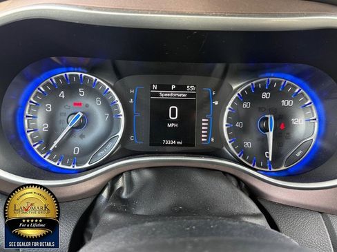 Used 2023 Chrysler Voyager LX image 12