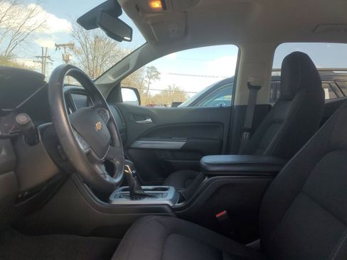 Used 2022 Chevrolet Colorado LT w/ Chrome Appearance Package image 8