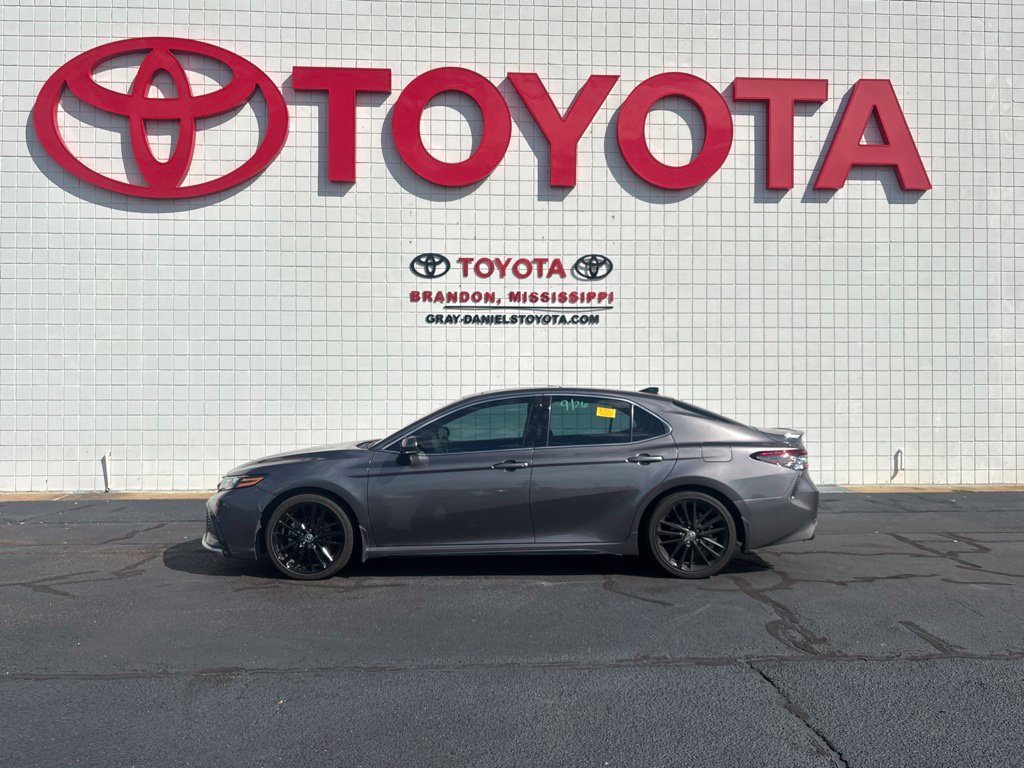 Used 2023 Toyota Camry XSE FWD image 5