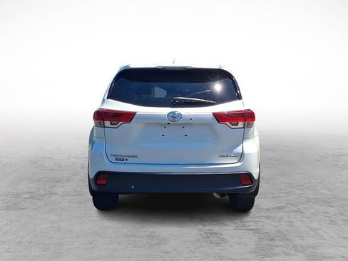 Used 2018 Toyota Highlander XLE AWD/4WD image 5