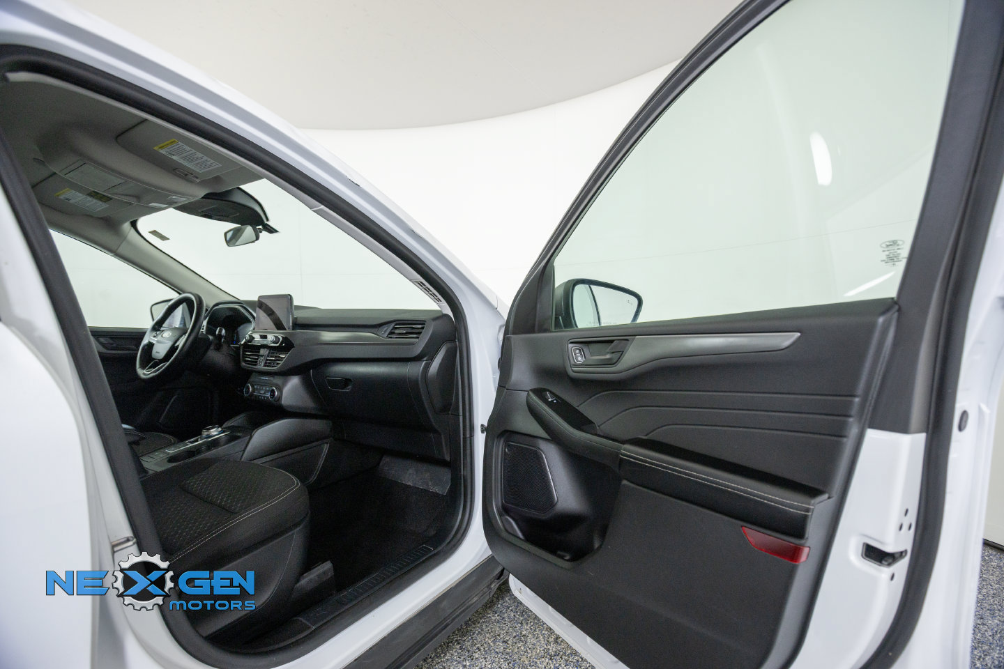 Used 2023 Ford Escape Active AWD/4WD image 41