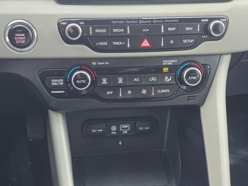 Used 2018 Kia Niro EX Premium image 29