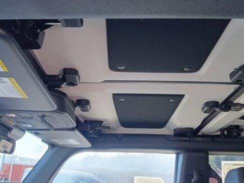 New 2025 Ford Bronco Badlands image 13